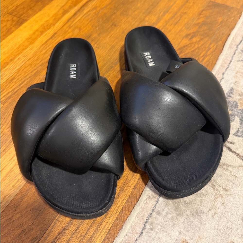 Roam Black Puffy Slides
